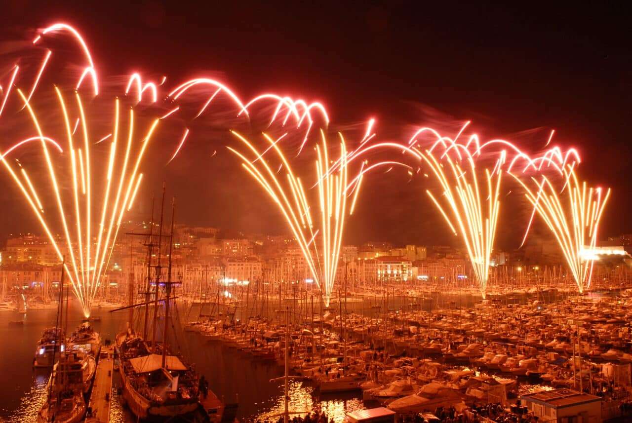 Feux d'artifice sur le Vieux-Port de Marseille